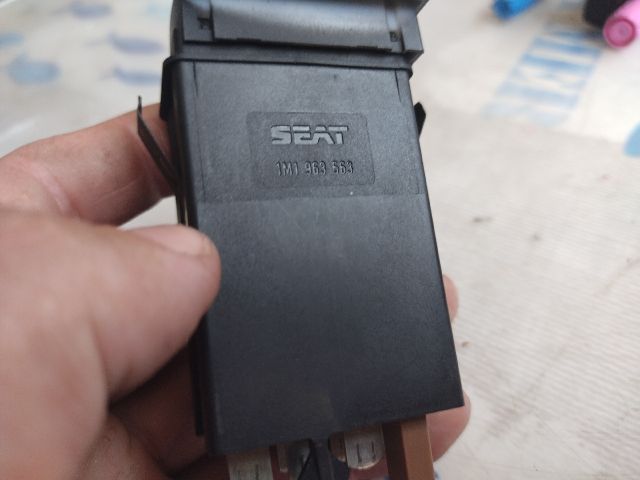 bontott SEAT TOLEDO Jobb első Ülésfűtés Kapcsoló