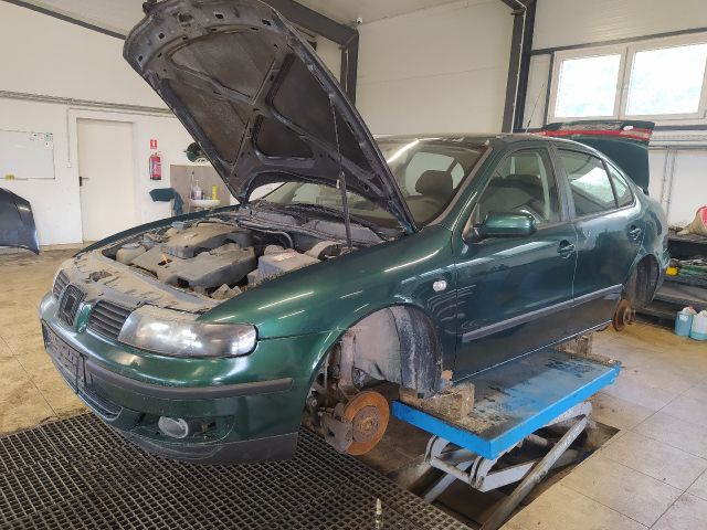 bontott SEAT TOLEDO Jobb hátsó Fixüveg (Ajtóban)