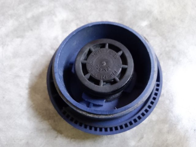 bontott SEAT TOLEDO Kiegyenlítőtartály Sapka