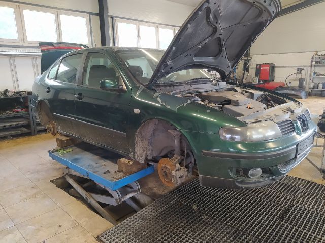 bontott SEAT TOLEDO Kilométeróra Keret