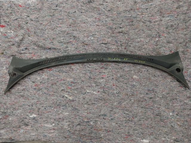 bontott SEAT TOLEDO Levélrács Tartó