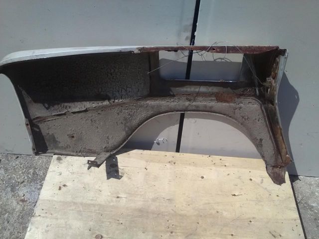 bontott SKODA 100 Bal hátsó Sárvédő