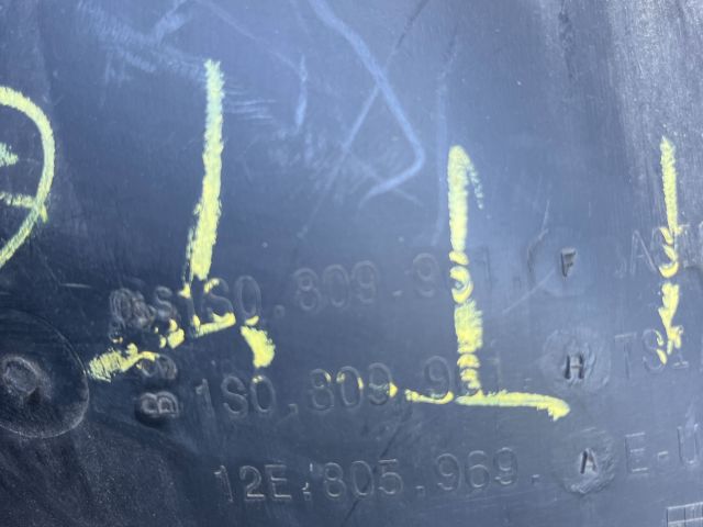 bontott SKODA CITIGO Bal első Dobbetét (Kerékjárati, Műanyag)