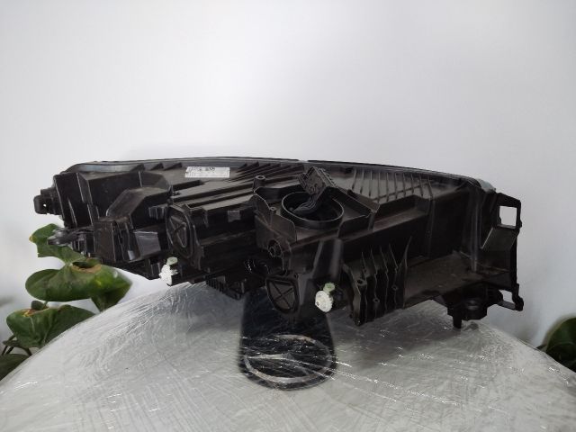 bontott SKODA ENYAQ Bal Fényszóró