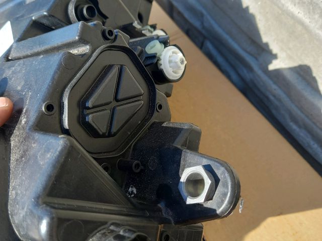 bontott SKODA ENYAQ Bal Fényszóró