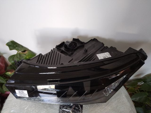 bontott SKODA ENYAQ Bal Fényszóró