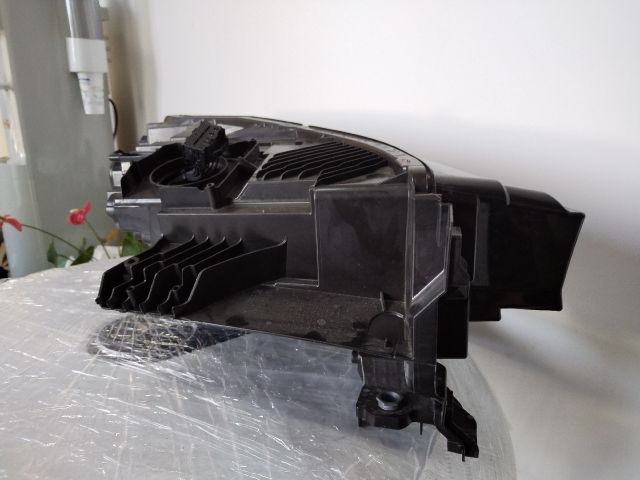 bontott SKODA ENYAQ Bal Fényszóró