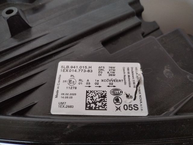 bontott SKODA ENYAQ Bal Fényszóró