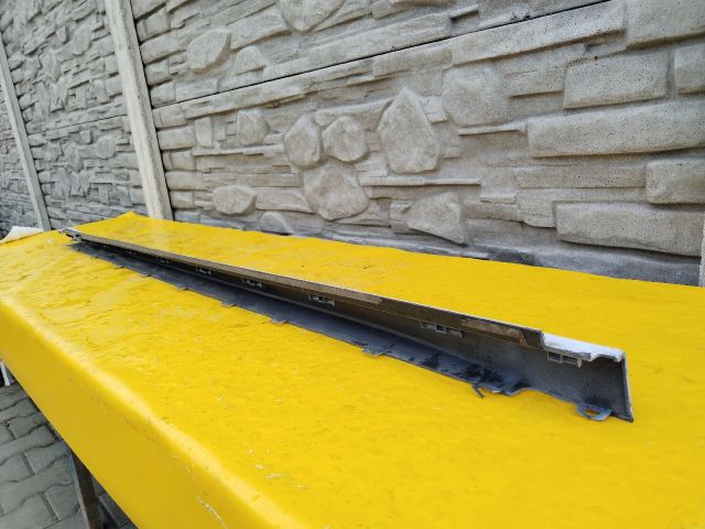 bontott SKODA ENYAQ Bal Küszöb