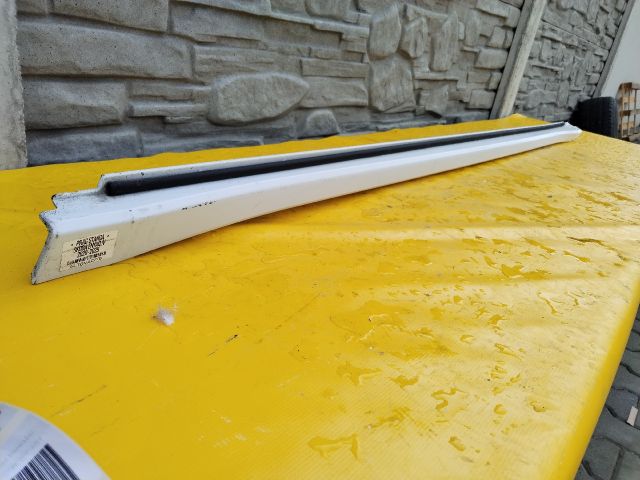 bontott SKODA ENYAQ Bal Küszöb