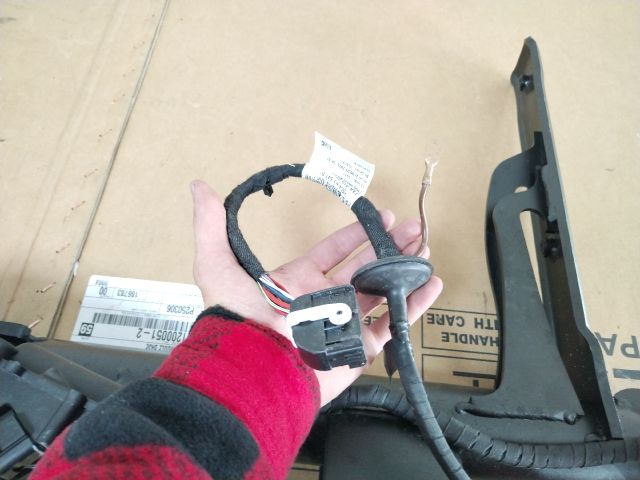 bontott SKODA ENYAQ Vonóhorog