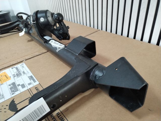 bontott SKODA ENYAQ Vonóhorog