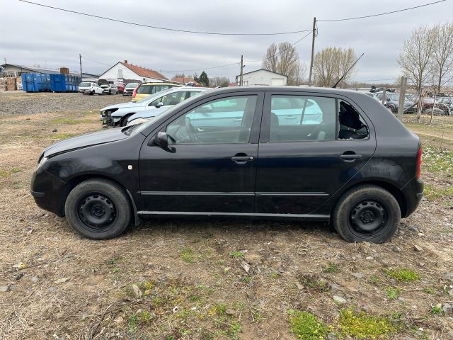 bontott SKODA FABIA I Biztosítéktábla Motortér