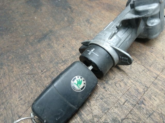 bontott SKODA FABIA I Gyújtáskapcsoló Házzal