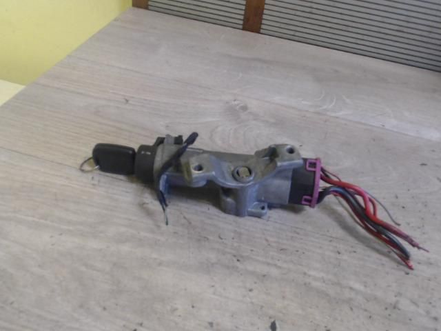 bontott SKODA FABIA I Gyújtáskapcsoló Házzal