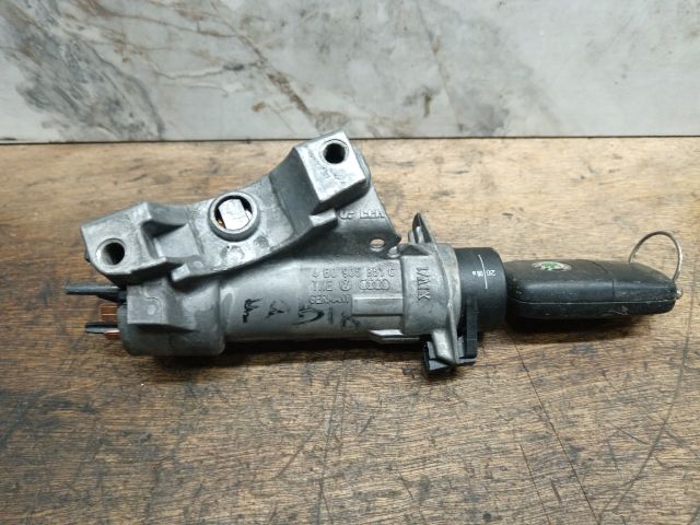 bontott SKODA FABIA I Gyújtáskapcsoló Házzal