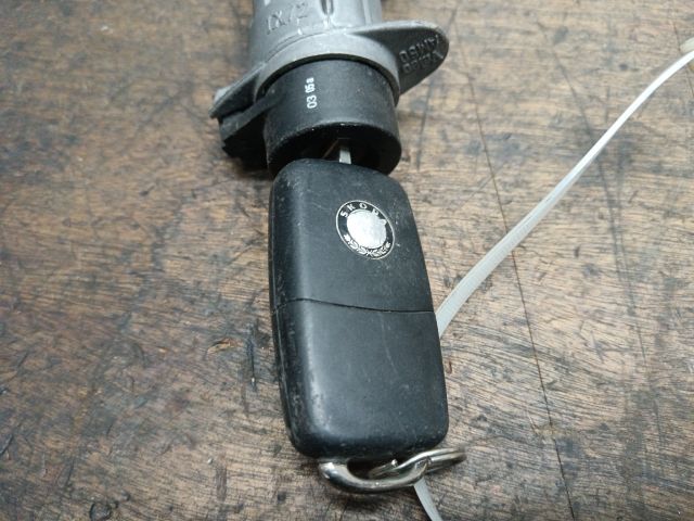 bontott SKODA FABIA I Gyújtáskapcsoló Házzal