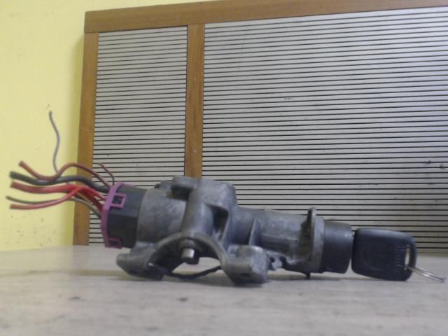 bontott SKODA FABIA I Gyújtáskapcsoló Házzal