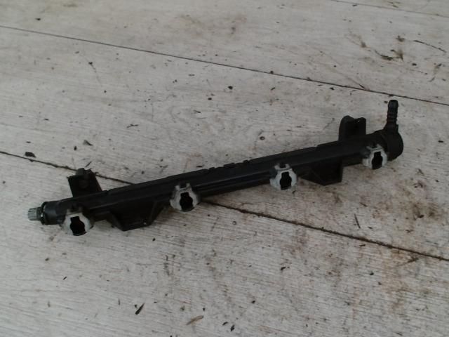 bontott SKODA FABIA I Porlasztó Sor / Híd