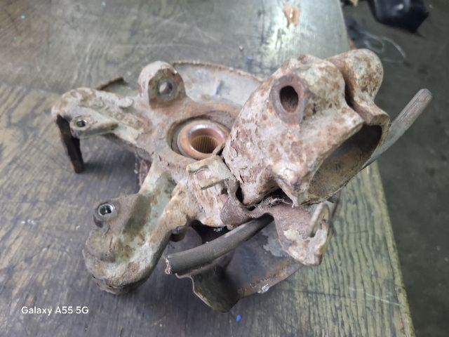 bontott SKODA FABIA I Bal első Csonkállvány Kerékaggyal