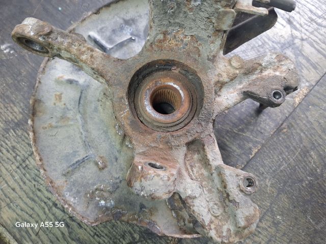 bontott SKODA FABIA I Bal első Csonkállvány Kerékaggyal