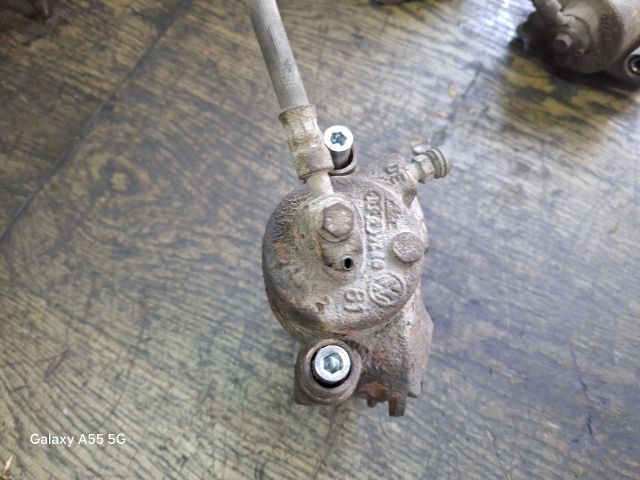 bontott SKODA FABIA I Bal első Féknyereg Munkahengerrel