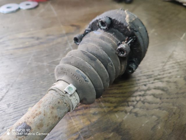 bontott SKODA FABIA I Bal Féltengely