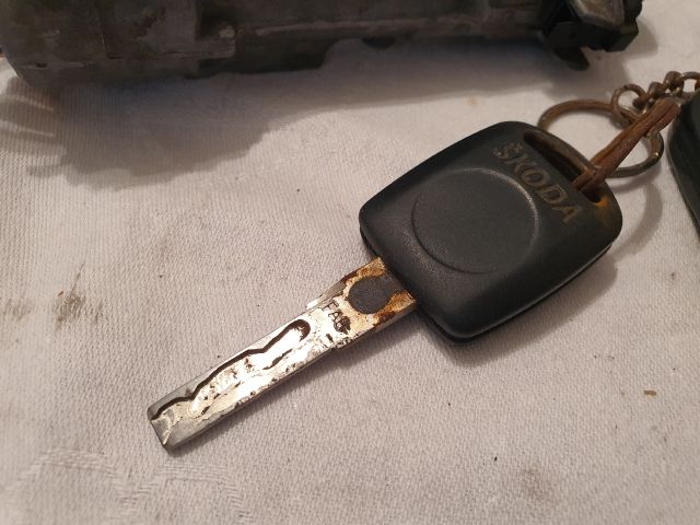 bontott SKODA FABIA I Gyújtáskapcsoló Házzal