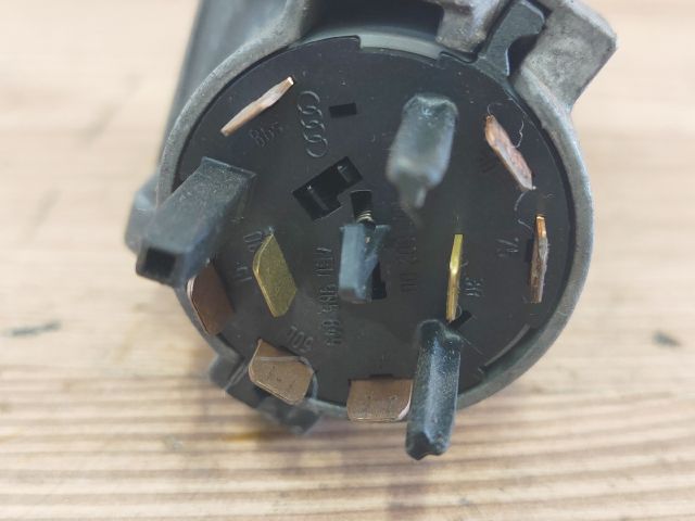 bontott SKODA FABIA I Gyújtáskapcsoló Házzal