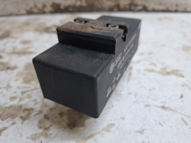 bontott SKODA FABIA I Hűtőventilátor Relé