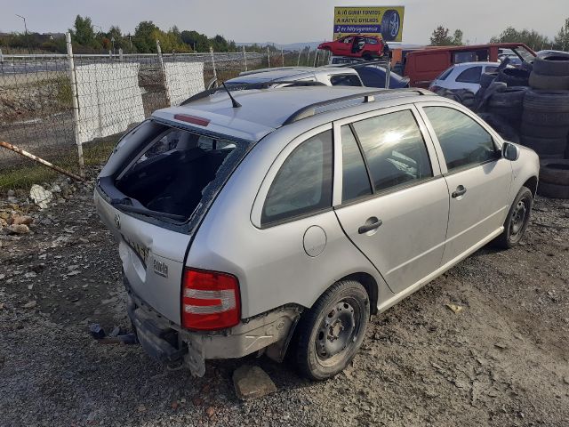 bontott SKODA FABIA I Biztosítéktábla Motortér