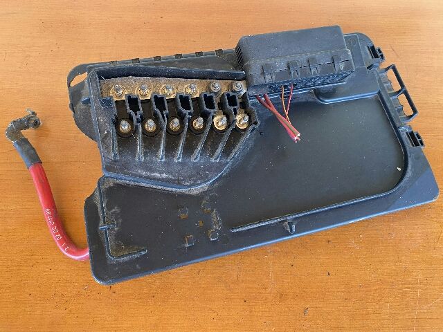 bontott SKODA FABIA I Biztosítéktábla Motortér