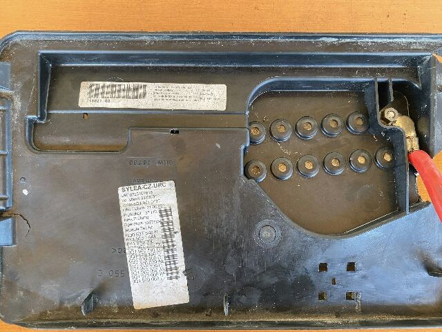 bontott SKODA FABIA I Biztosítéktábla Motortér