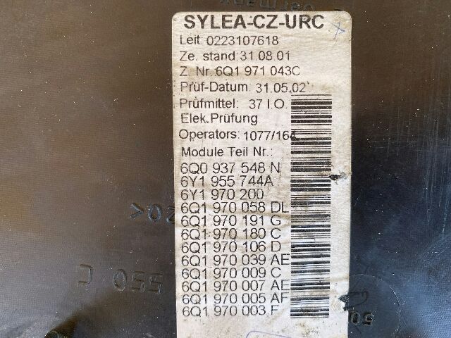 bontott SKODA FABIA I Biztosítéktábla Motortér