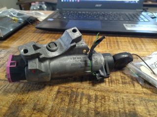 bontott SKODA FABIA I Gyújtáskapcsoló Házzal