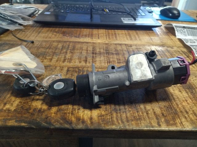 bontott SKODA FABIA I Gyújtáskapcsoló Házzal