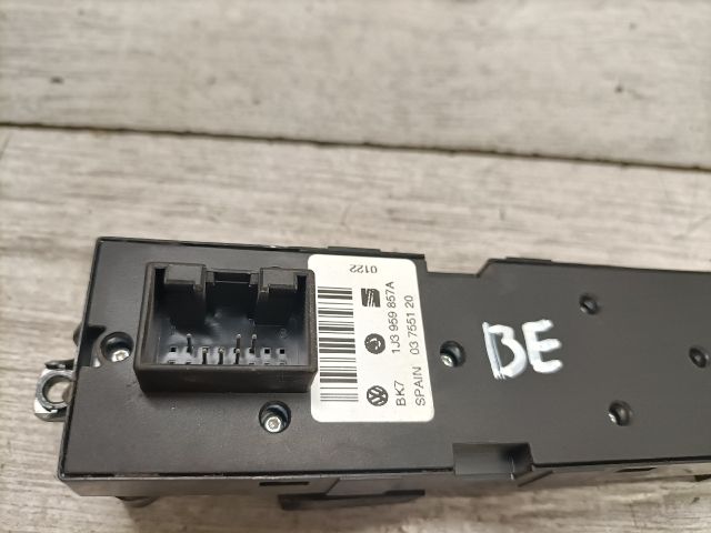 bontott SKODA FABIA I Ablakemelő Kapcsoló Négyes / Kettes