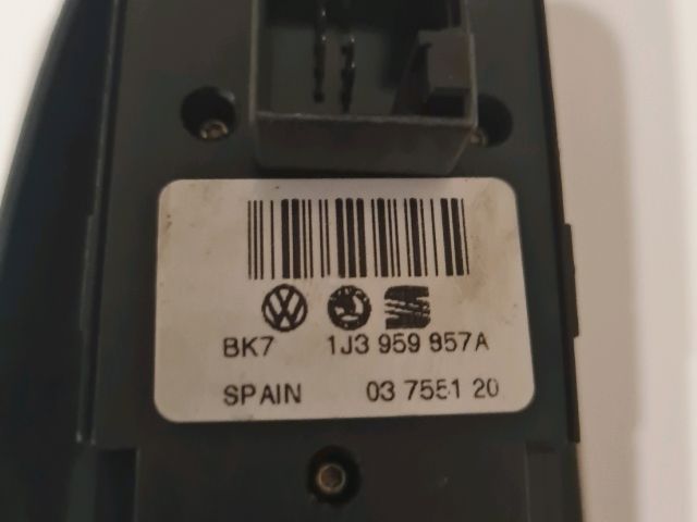 bontott SKODA FABIA I Ablakemelő Kapcsoló Négyes / Kettes