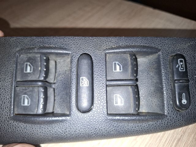 bontott SKODA FABIA I Ablakemelő Kapcsoló Négyes / Kettes