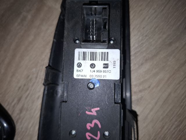 bontott SKODA FABIA I Ablakemelő Kapcsoló Négyes / Kettes