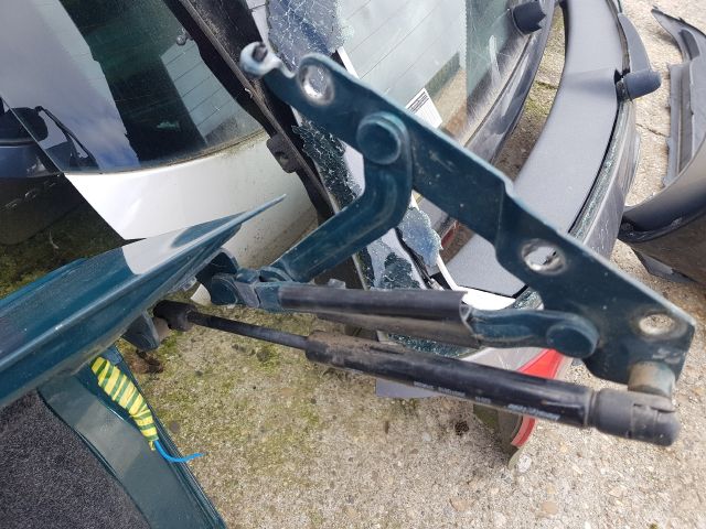 bontott SKODA FABIA I Bal Csomagtérajtó (Részeivel)