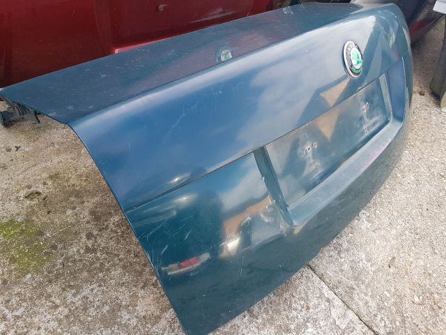 bontott SKODA FABIA I Bal Csomagtérajtó (Részeivel)