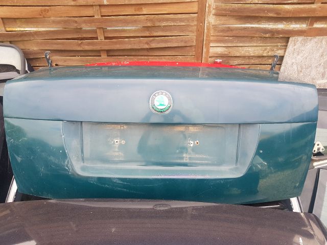 bontott SKODA FABIA I Bal Csomagtérajtó (Részeivel)