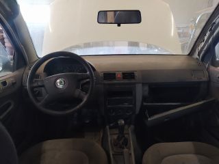 bontott SKODA FABIA I Bal első Fejtámla