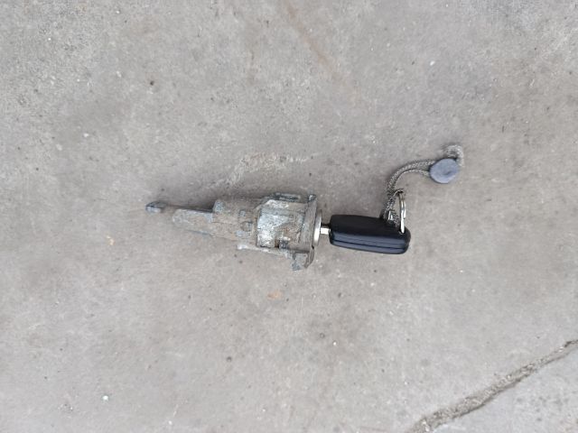 bontott SKODA FABIA I Bal első Zárbetét