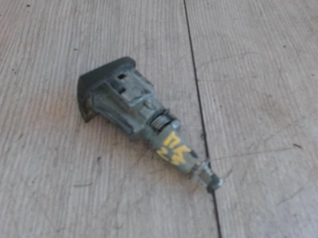 bontott SKODA FABIA I Bal első Zárbetét