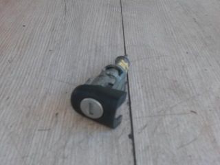 bontott SKODA FABIA I Bal első Zárbetét