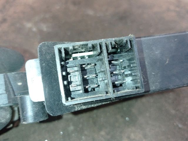 bontott SKODA FABIA I Bal hátsó Ablakemelő Kapcsoló