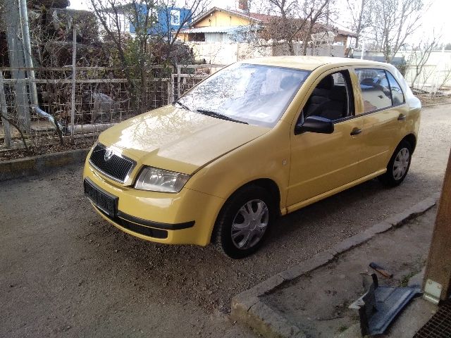 bontott SKODA FABIA I Bal hátsó Fejtámla