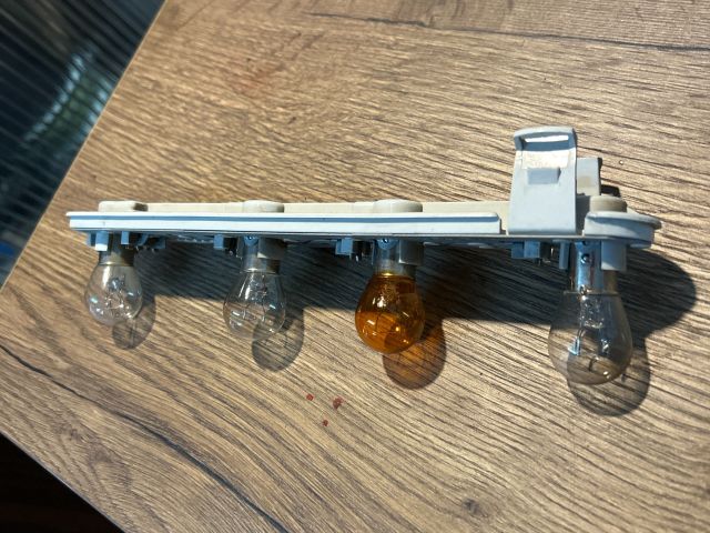 bontott SKODA FABIA I Bal Hátsó Lámpa Foglalat